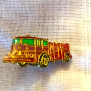 🚒Vintage Fire Truck Pin/Tie Tack🚒